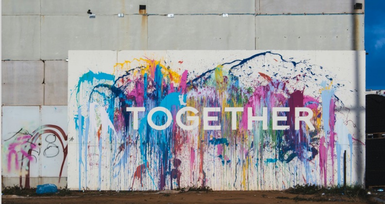 Graffiti med orden "together" på