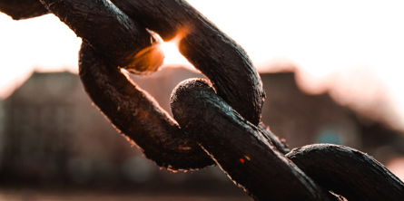 Billede af en stor stålkæde